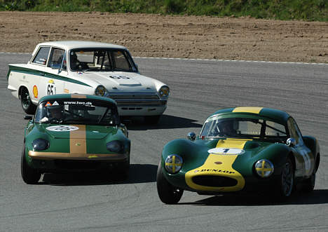 Der bliver masser af historiske racerbiler på Padborg Park søndag den 3. juni, når årets tredje runde i Dansk Automobil Sports Unions mesterskaber køres. Blandt deltagerne er Palle B. Pedersen (1) i Ginetta G4, Henrik Lindberg (705) i Lotus Elan og HKH prins Joachim (65) i Lotus Cortina.